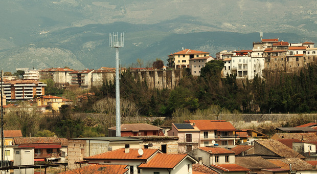 L'antenna installata nella zona del rione Pastine a Pontecorvo