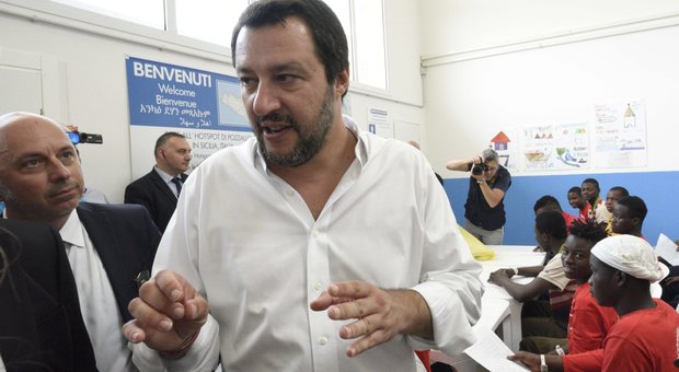 Migranti, Salvini: «L'Europa ci aiuti o sceglieremo altre vie Minniti ha fatto un discreto lavoro»