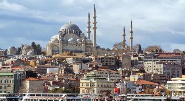 Turchia, il tribunale rilascia la direttrice di Amnesty International e altri 7 attivisti accusati di terrorismo