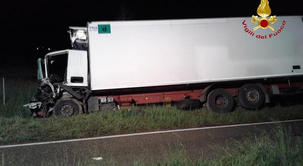 Scontro notturno fra tre camion: ancora km code tra Padova-Venezia