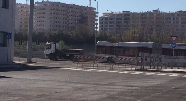 Roma, un altro filobus si rompe appena uscito dal deposito