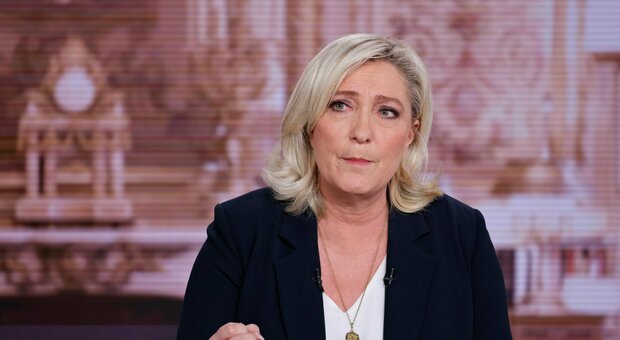 Marine Le Pen accusata di appropriazione indebita fondi Ue: avrebbe sottratto 137mila euro