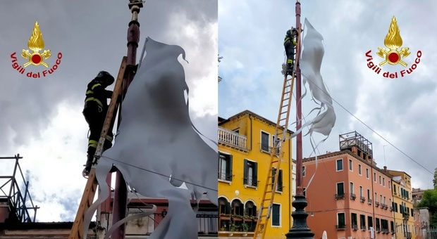 Vento forte a Venezia, l'installazione di una galleria d'arte rischia di crollare: intervengono i vigili del fuoco