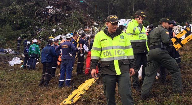 Aereo precipitato in Colombia, il pilota ha cambiato piano di volo: «È rimasto senza carburante»