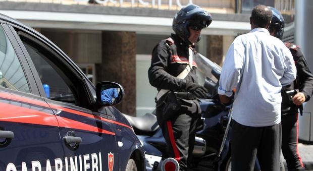 Roma, raffica di controlli a Termini: fermati spacciatori, rom molesti e parcheggiatori abusivi