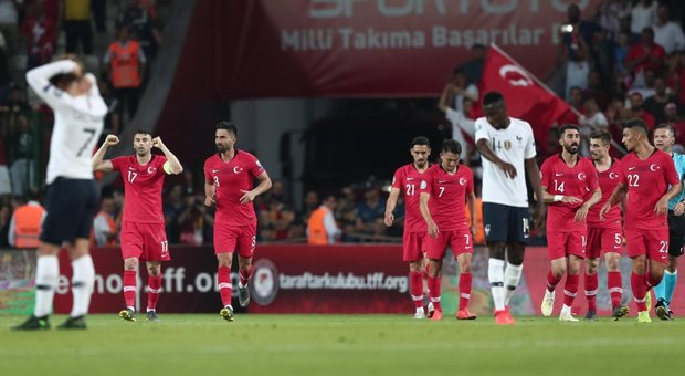 Capitombolo Francia, i campioni del mondo cadono in Turchia