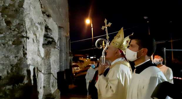 Salerno, monsignor Bellandi benedice la chiesa madre di Calvanico restaurata