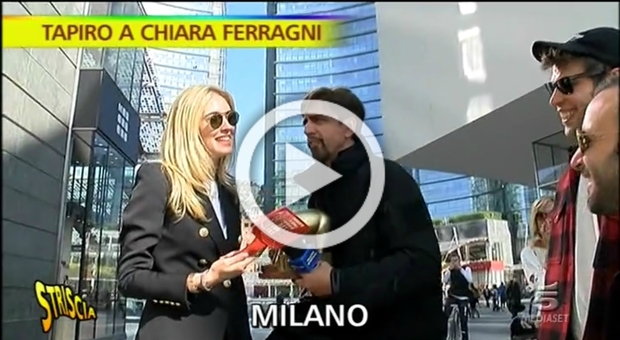 Chiara Ferragni riceve il suo primo 'Tapiro d'Oro' di Striscia: è colpa dei suoi vicini di casa