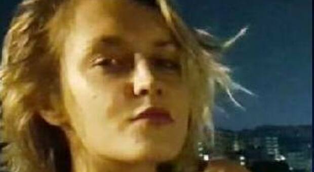 Incidente con il «giallo»: morta sul colpo la ragazza di 26 anni sulla Napoli-Roma