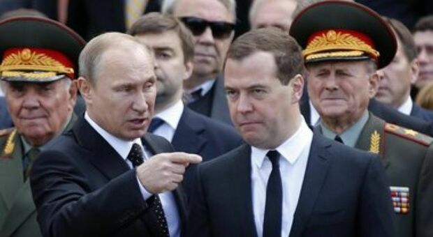 Oligarchi, la Gran Bretagna sanziona altri 350 russi: fra loro anche politici di spicco