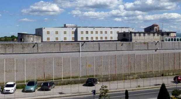 Tensione nel carcere Ariano Irpino: liberati poliziotti penitenziari