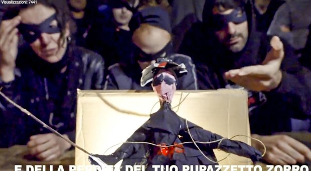 Zorro-Salvini, l'ironia corre in rete: ecco il video dei centri sociali di Napoli
