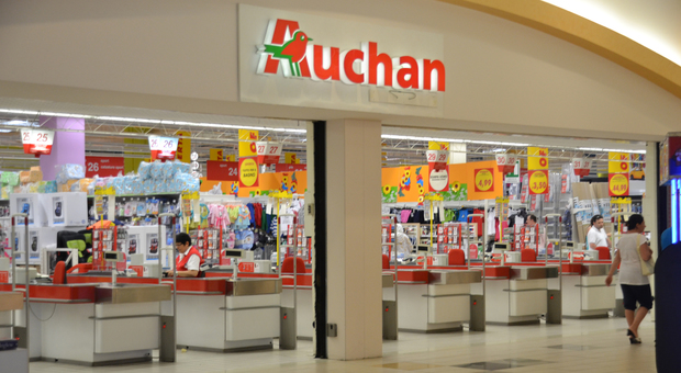 Cessione di Auchan: sono 73 gli esuberi. Ecco come sono distribuiti e gli scenari