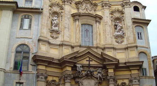 Pantheon, ubriachi lanciano sassi contro la chiesa di S.Maria Maddalena: infranto il lucernario