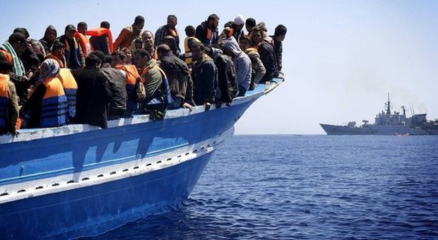 Barcone capovolto nel Canale di Sicilia: recuperati i cadaveri di nove migranti