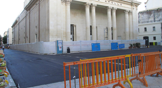 Teatro Apollo, l'ex sindaco Adriana Poli Bortone: «Uno schiaffo al buongusto quel manto d'asfalto; si rinvii l'inaugurazione»