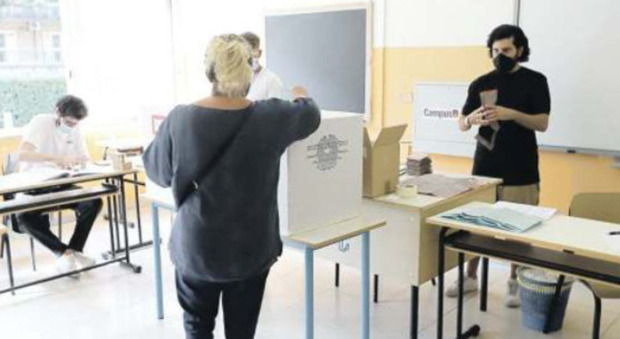 Election day a Caserta, molti anziani restano a casa: «Mancano le rampe»