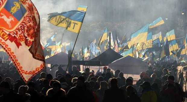 Ucraina, non si ferma la protesta: 200mila manifestanti pro-Ue in piazza a Kiev