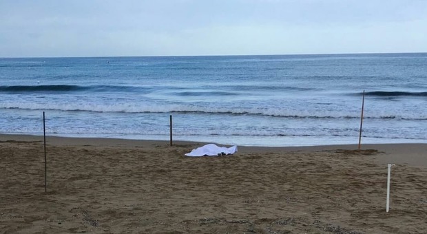 Dramma a Castellabate, albergatore trovato morto in spiaggia a 39 anni