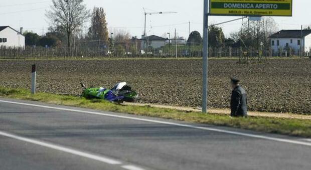 Tragico incidente: motociclista si schianta e muore sul colpo