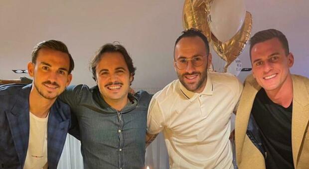 Milik, capodanno in «famiglia»: Arek fa festa con Ospina e Fabian