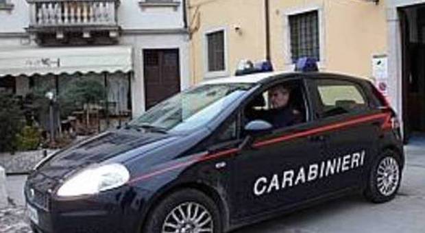Un'auto dei carabinieri in una foto d'archivio