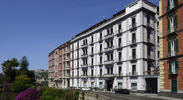 Napoli, il Grand Hotel Parker’s apre le porte ai cittadini