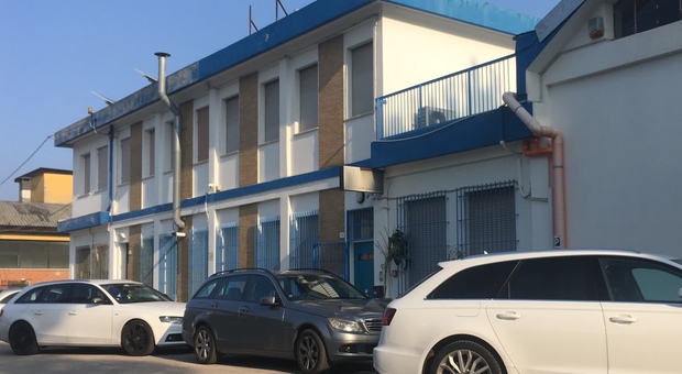 Pesaro, i ladri vanno "a pesca": colpo da 20mila euro alla rivendita