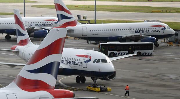 Covid, all'aeroporto di Londra Heathrow test rapidi per i passeggeri diretti in Italia