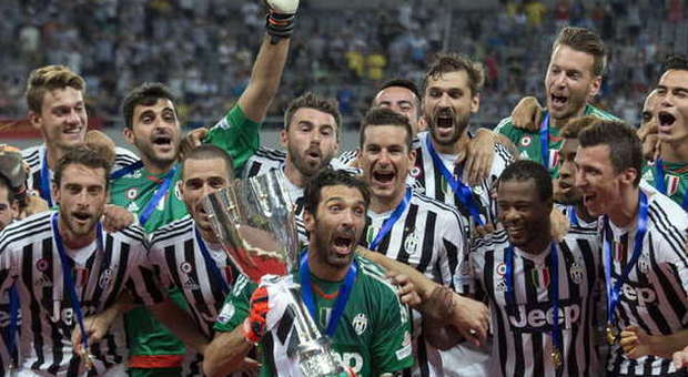 La Juve vince la Supercoppa: 2-0 alla Lazio, a segno i nuovi acquisti Mandzukic e Dybala