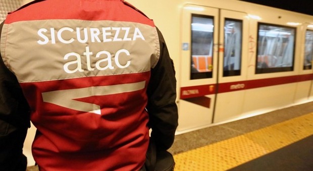 Roma, rallentamenti a causa di un guasto sulla metro A: disagi e proteste dei passeggeri