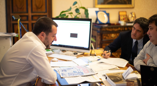 Matteo Salvini a tutto campo: su Virginia Raggi, Ilaria Cucchi, la manovra, i rapporti con Bruxelles, le Olimpiadi, gli arbitri e Higuain