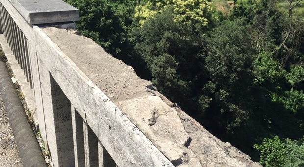 Napoli, sopralluogo sul ponte dei suicidi: presto interventi di messa in sicurezza