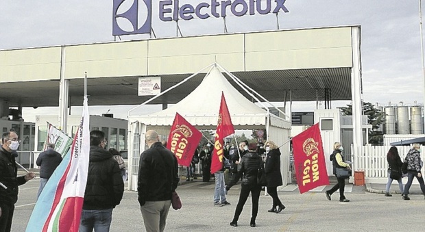 Uno sciopero all'Electrolux di Porcia (foto d'archivio)