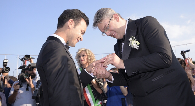 Zinno, primo sindaco gay sposo «Confuso e felice» Cirinnà: «Festa d'amore»