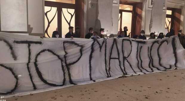 «Non riaprite la discarica Martucci»: la protesta arriva a Bari