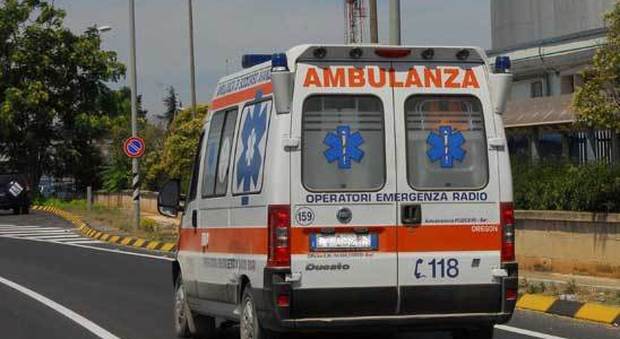 Precipita dal terrazzo, morta una ragazzina di 14 anni: "Forse si è buttata". Choc a Bari