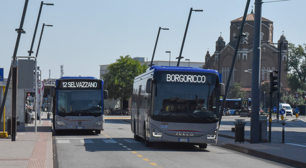 Autobus (foto d'archivio)