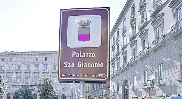 Welfare negato, pressing del Comune di Napoli: «No agli assistenti sociali negli uffici»