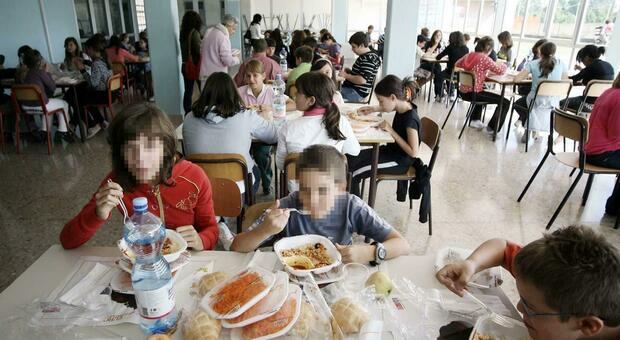 Mangiare a scuola costa sempre di più: fino a 86 euro al mese alle elementari. Tutti i costi, a Pordenone il meno salato