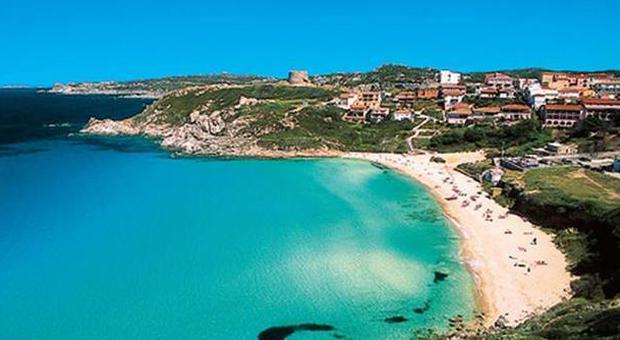 Latina, frode informatica, vacanze di lusso in Sardegna a spese di un impiegato di Gaeta