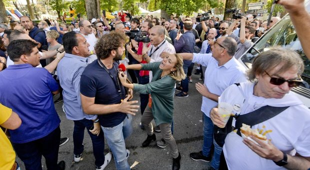 Filippo Roma (Le Iene): «Attivisti M5S volevano linciarmi, salvo grazie ai poliziotti»