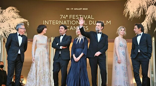 Festival di Cannes 2021, ovazione per Nanni Moretti: «Nel mio film il futuro è donna»