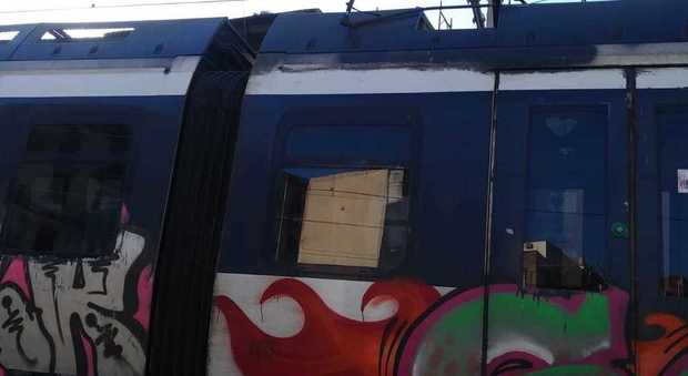 Circumvesuviana ko, danni alla linea elettrica: stop alla circolazione fino a San Giovanni