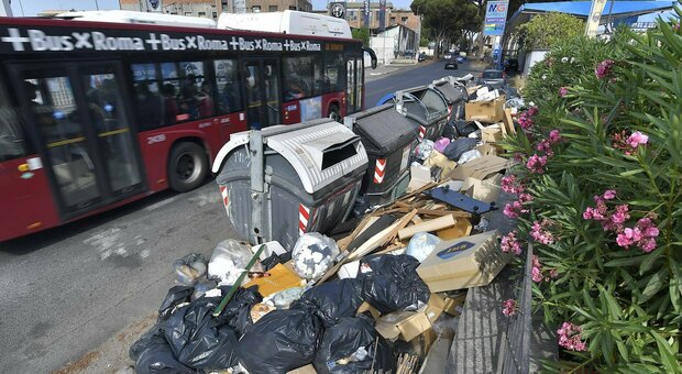 Rifiuti, Napoli aiuta Roma: smaltirà 150 tonnellate di spazzatura al giorno