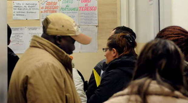 Un esame di italiano per immigrati (foto d'archivio)