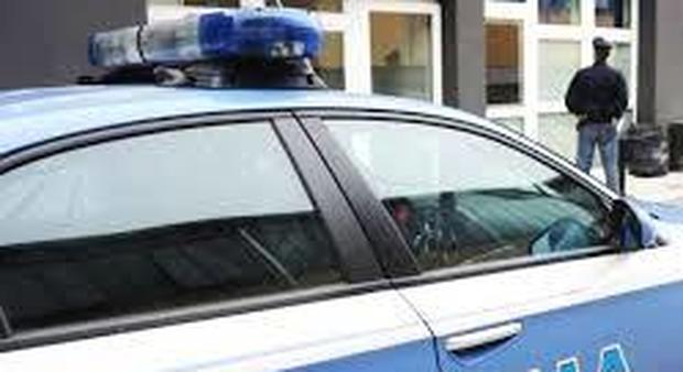 Roma, arrotonda lo stipendio spacciando hascisc: arrestata una guardia giurata