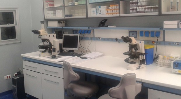 Il laboratorio del centro di riproduzione dell'ospedale "Goretti"