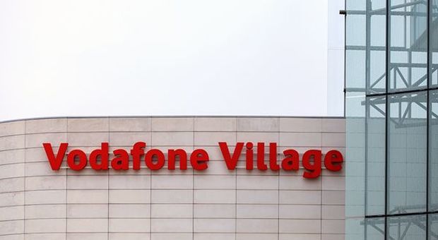 Vodafone Italia, concorrenza pesa su ricavi ma trend è in miglioramento