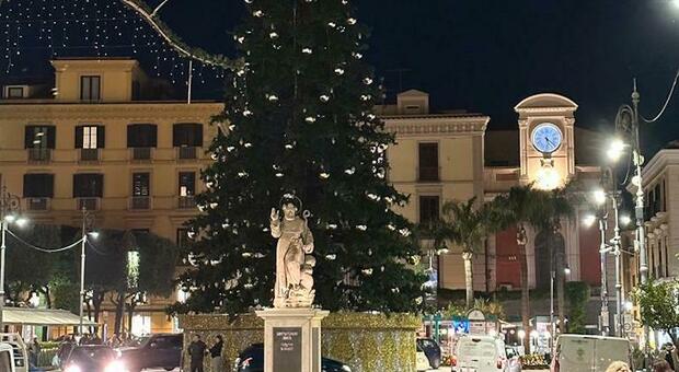 L'albero di Natale di piazza Tasso a Sorrento